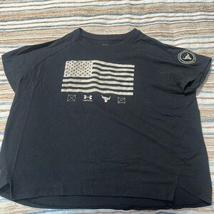 Women’s under armour shirt (M)